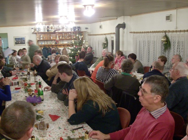 Volles Haus beim Weihnachtsschie�en