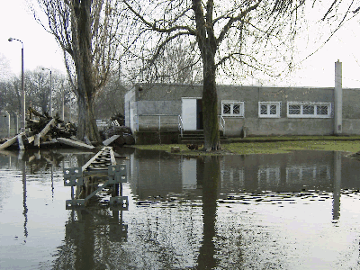 Wasser vor dem Schtzenhaus